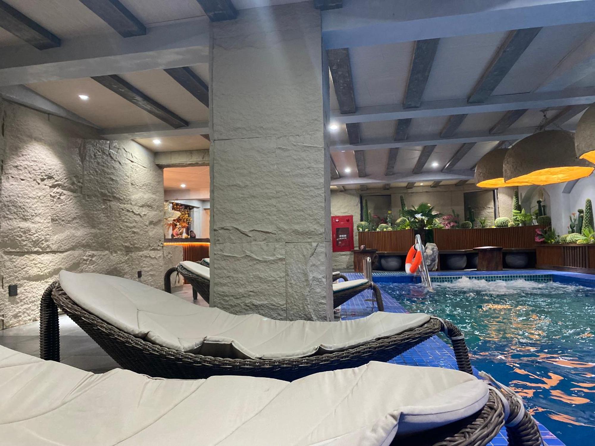 Khách sạn De 4*